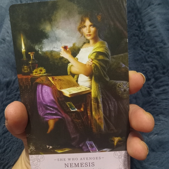 Elle Qui oracle cards - Picture 7 of 9